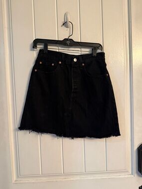 Levi’s Black Denim A-Line Skirt - Classic Casual